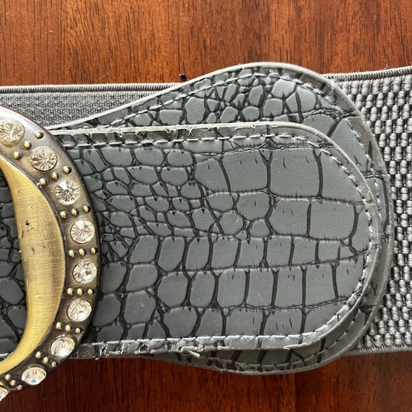 Y2K Gray Belt with Gold Buckle - Picture 5 of 6